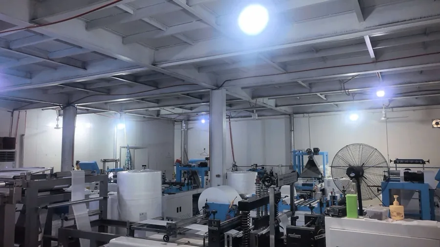 Máy móc trong khu vực sản xuất