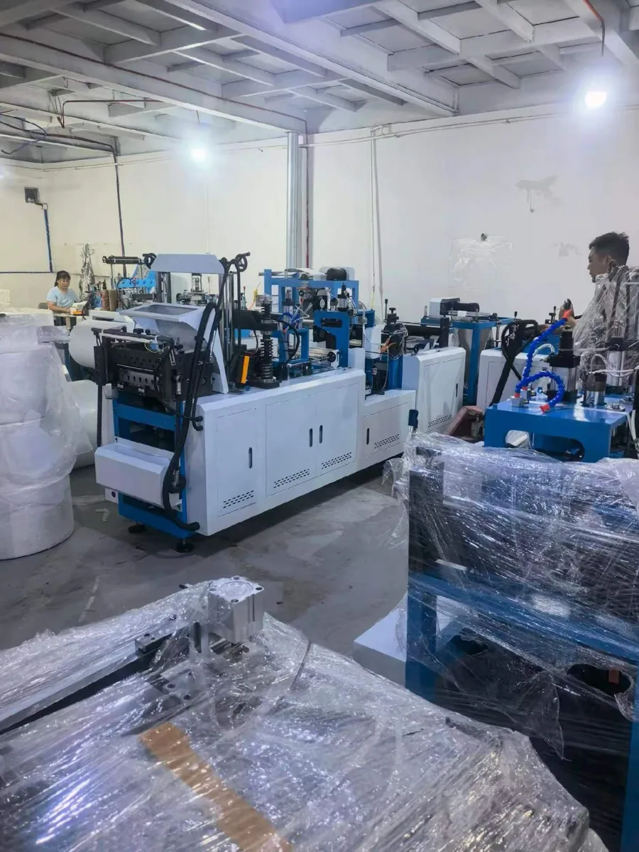 Cụm máy sản xuất trong nhà xưởng